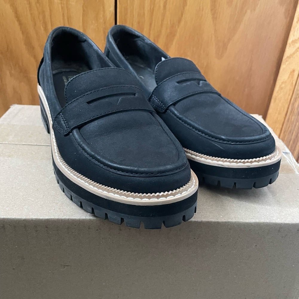 Toms Women's Black and Tan Loafers